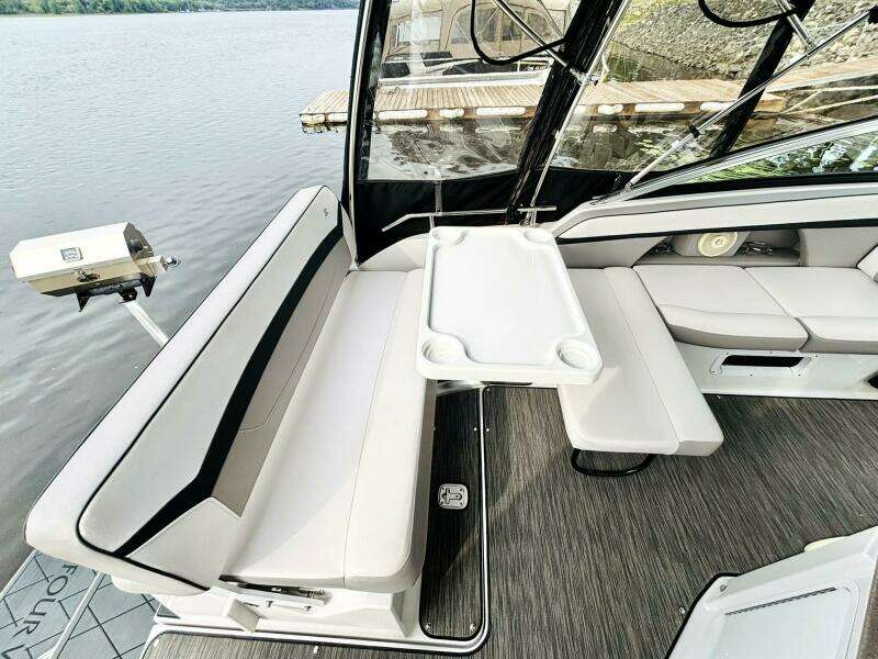 25ft Four Winns Yacht For Sale