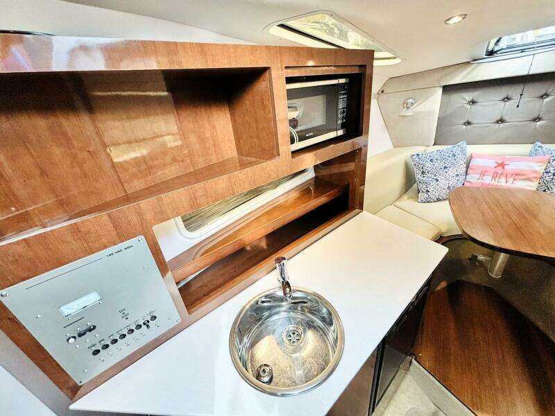 25ft Four Winns Yacht For Sale
