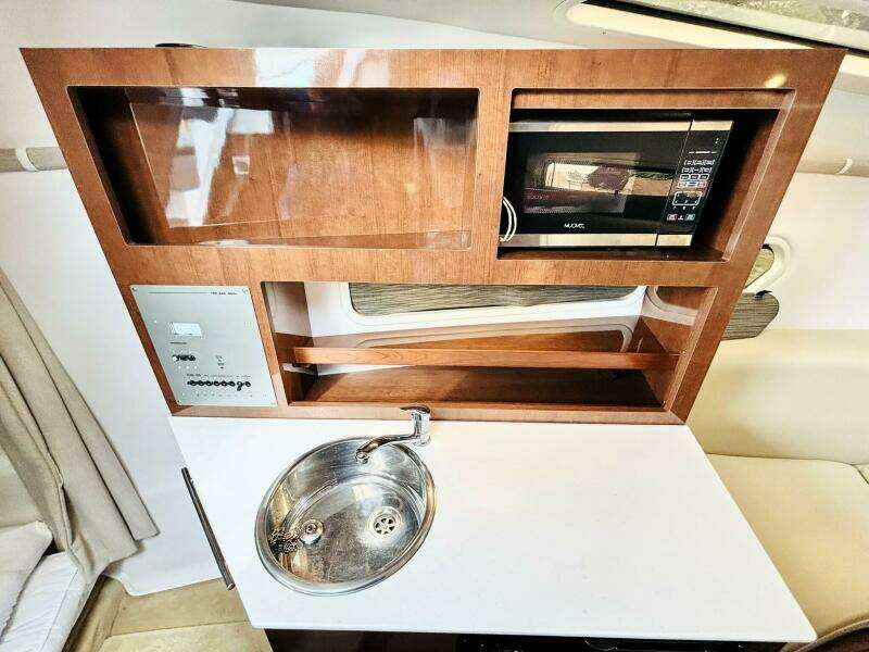 25ft Four Winns Yacht For Sale