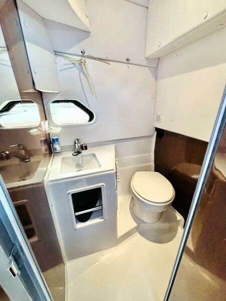 25ft Four Winns Yacht For Sale