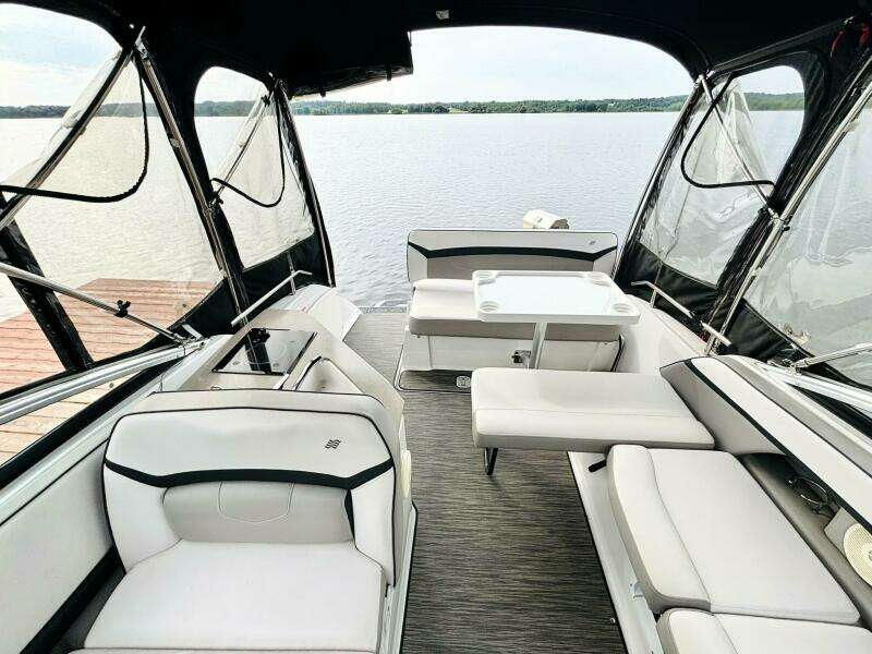 25ft Four Winns Yacht For Sale