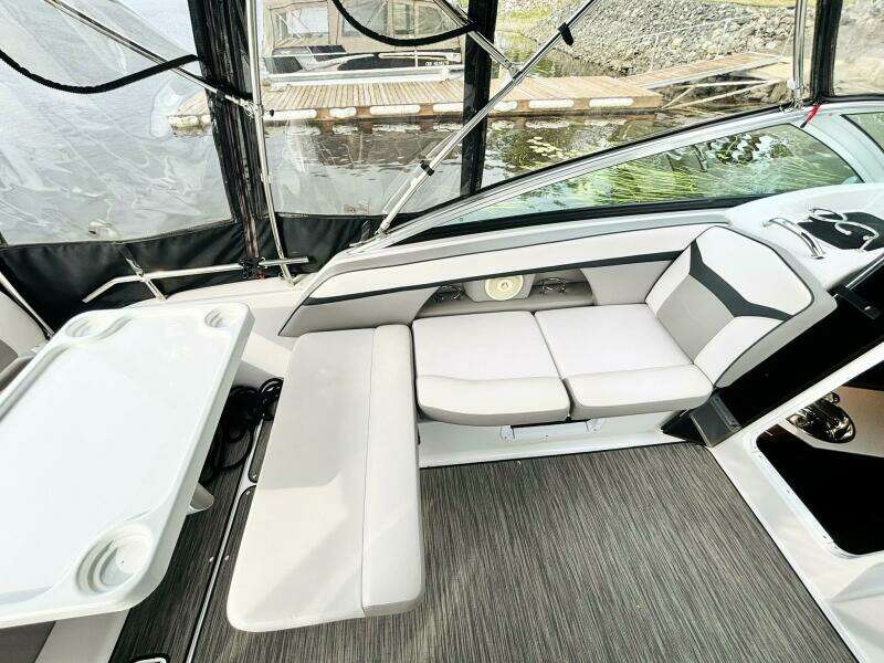 25ft Four Winns Yacht For Sale
