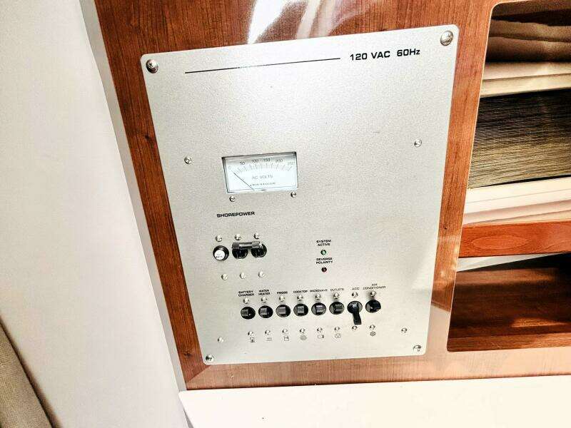 25ft Four Winns Yacht For Sale