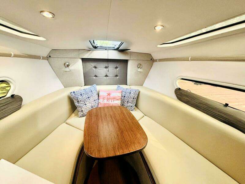 25ft Four Winns Yacht For Sale