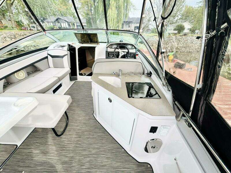 25ft Four Winns Yacht For Sale