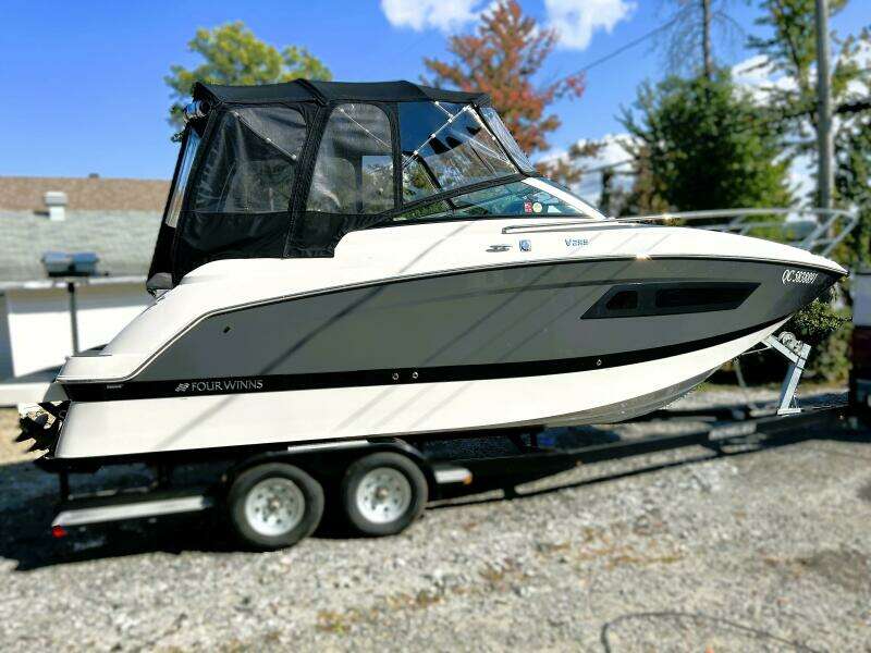 25ft Four Winns Yacht For Sale