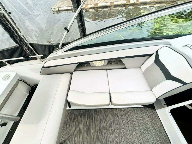 25ft Four Winns Yacht For Sale