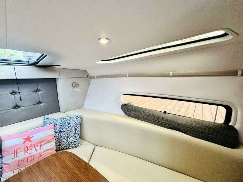 25ft Four Winns Yacht For Sale