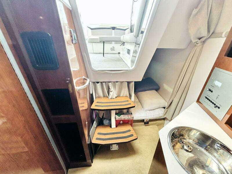 25ft Four Winns Yacht For Sale