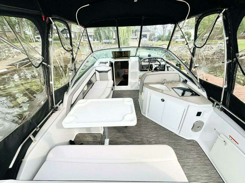 25ft Four Winns Yacht For Sale
