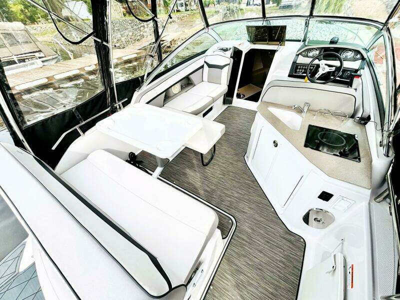 25ft Four Winns Yacht For Sale