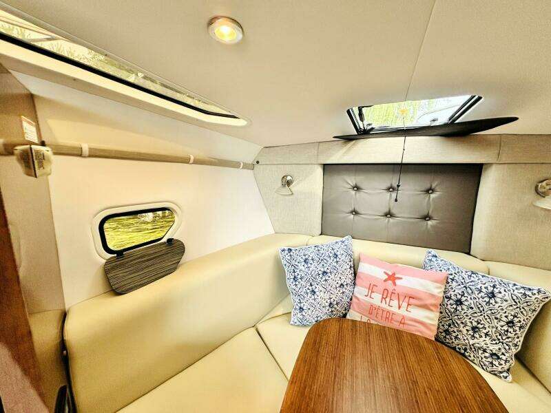 25ft Four Winns Yacht For Sale