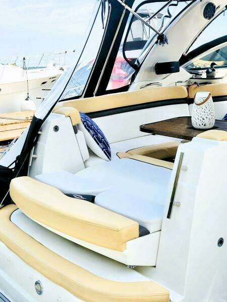 BLACK MAGIC 31ft Rinker Yacht For Sale