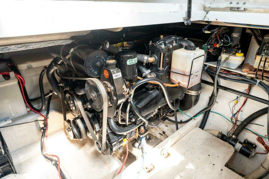 32ft Bayliner Yacht For Sale
