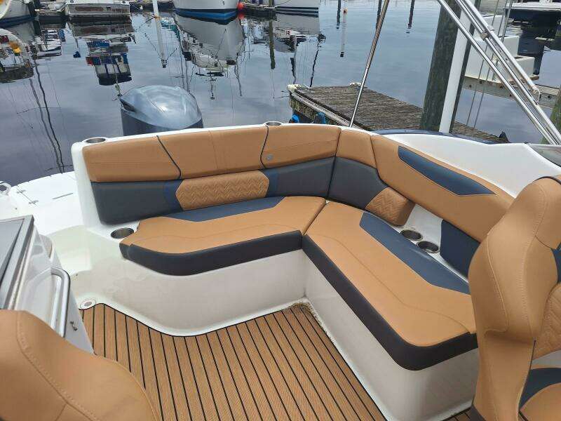 2022 Hurricane Sun Deck 2400 Ob Power 9824689 980980907 0 030620250538 11