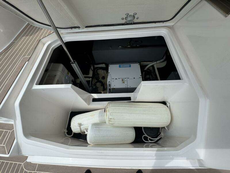 19TH HOLE 38ft Regal Yacht For Sale