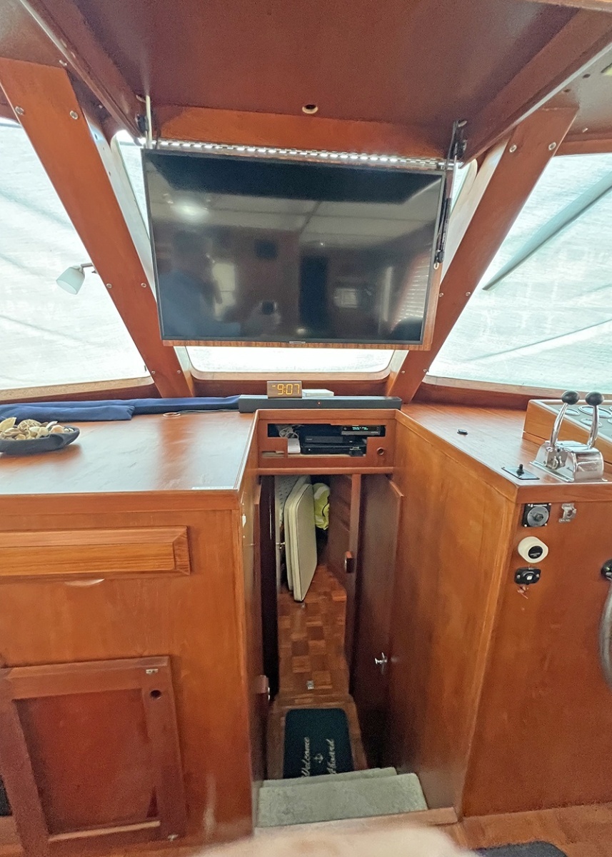 1987 DeFever Tri-Cabin