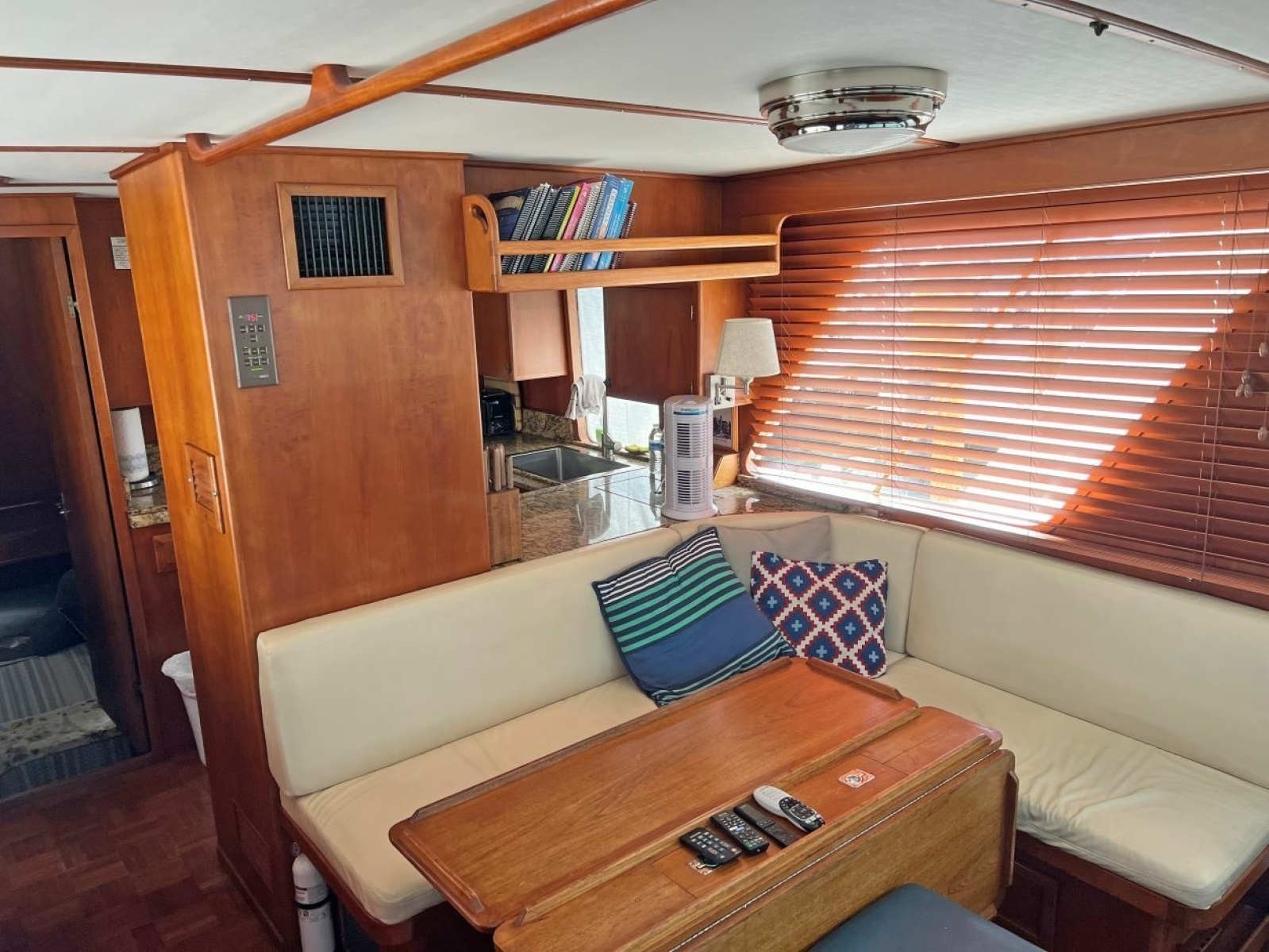 1987 DeFever Tri-Cabin