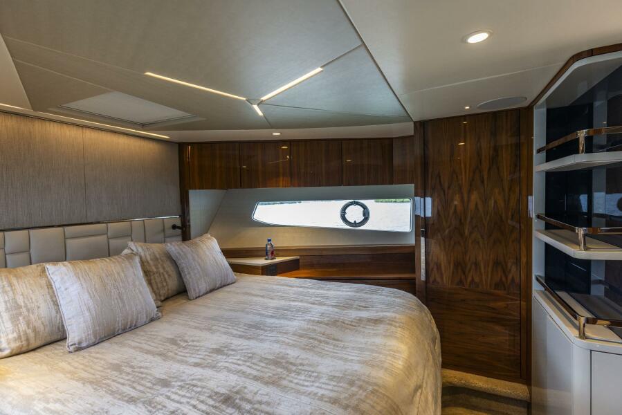 68' 2021 Sunseeker Manhattan
