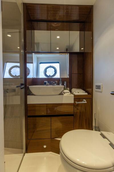 68' 2021 Sunseeker Manhattan