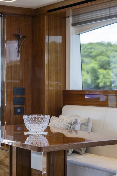 68' 2021 Sunseeker Manhattan