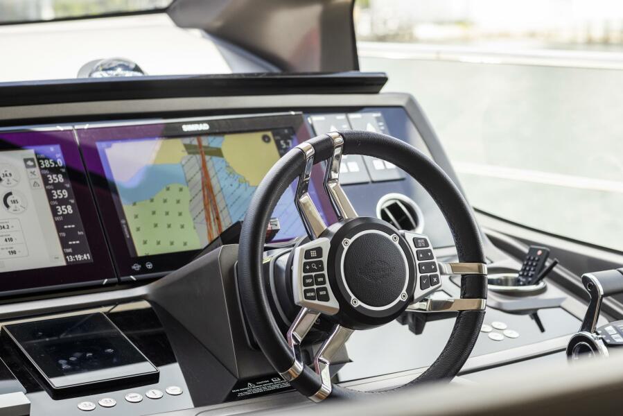 68' 2021 Sunseeker Manhattan