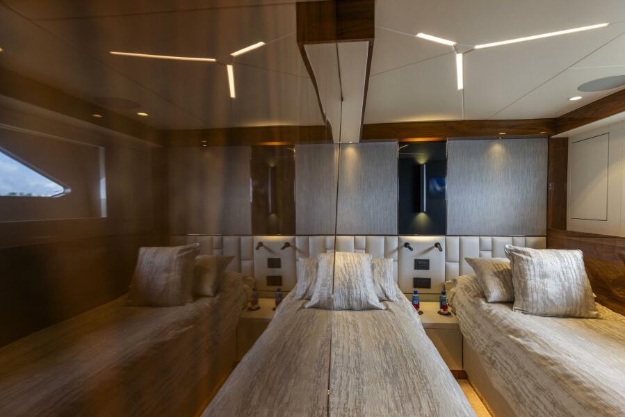 68' 2021 Sunseeker Manhattan