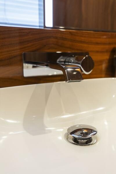 68' 2021 Sunseeker Manhattan