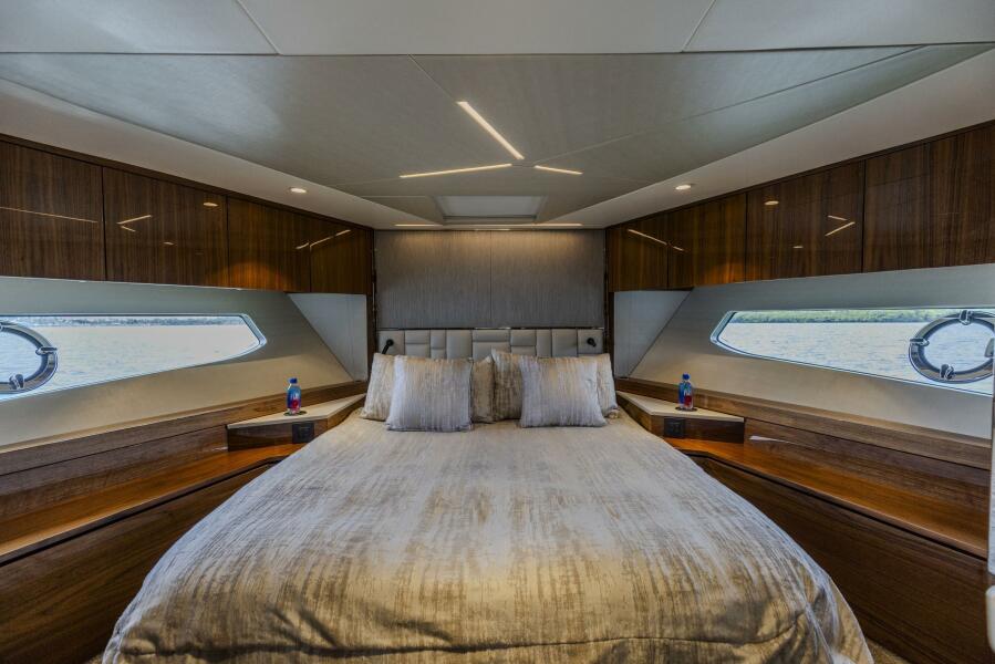 68' 2021 Sunseeker Manhattan