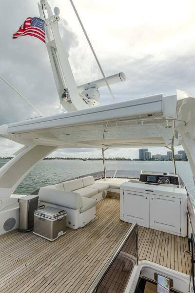 68' 2021 Sunseeker Manhattan