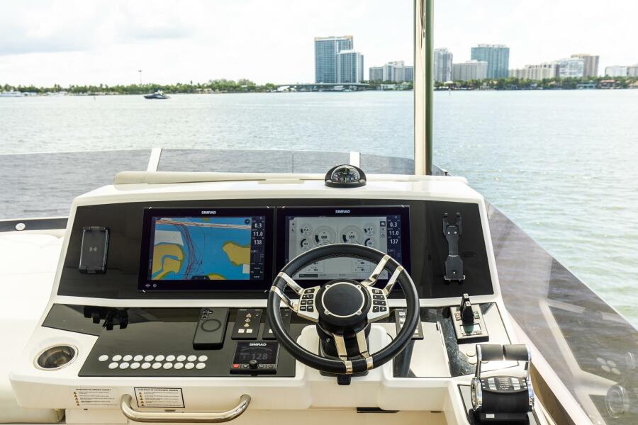 68' 2021 Sunseeker Manhattan