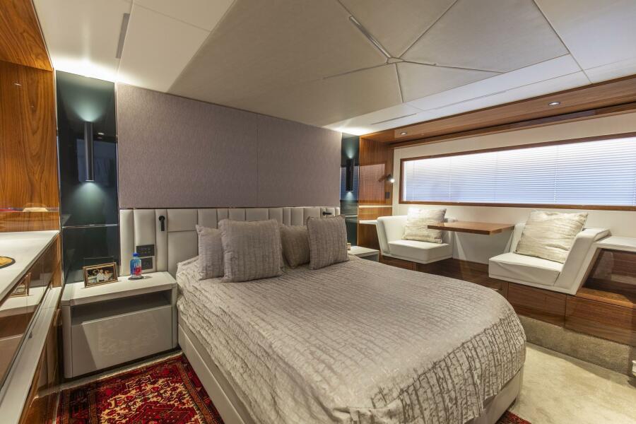 68' 2021 Sunseeker Manhattan