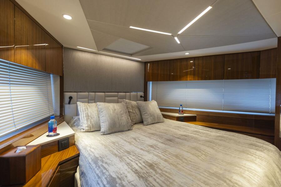 68' 2021 Sunseeker Manhattan