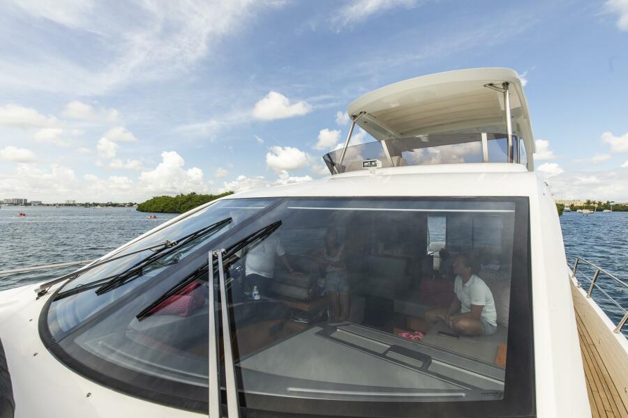 68' 2021 Sunseeker Manhattan