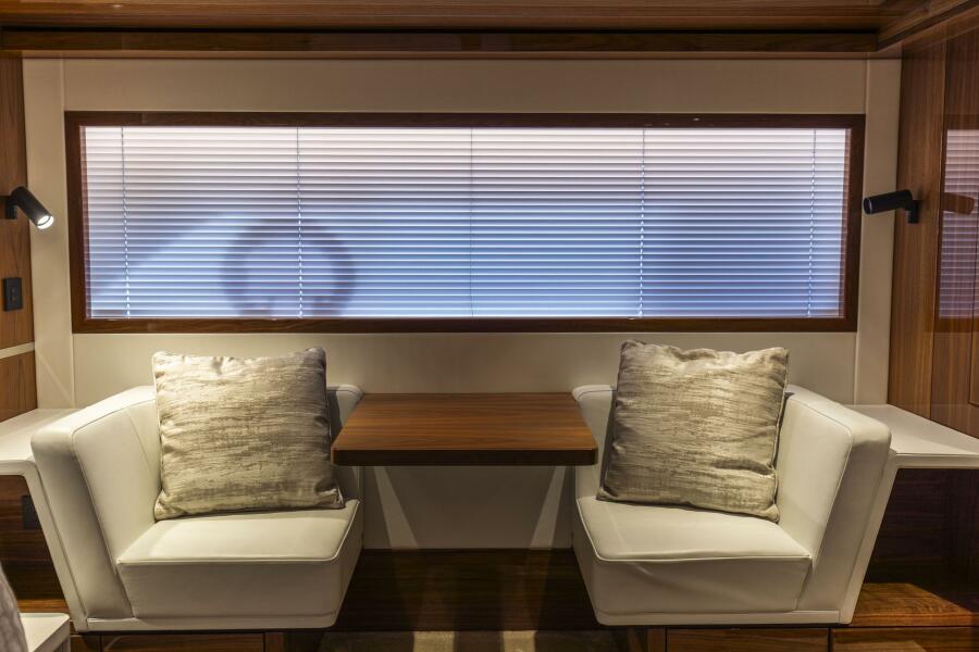 68' 2021 Sunseeker Manhattan