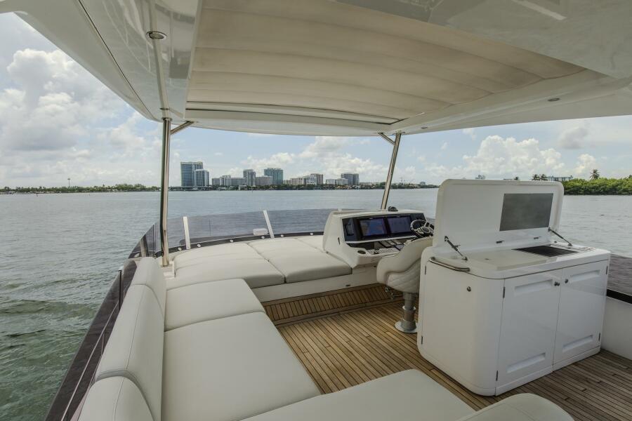 68' 2021 Sunseeker Manhattan