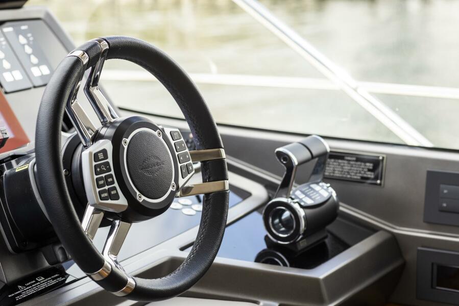 68' 2021 Sunseeker Manhattan