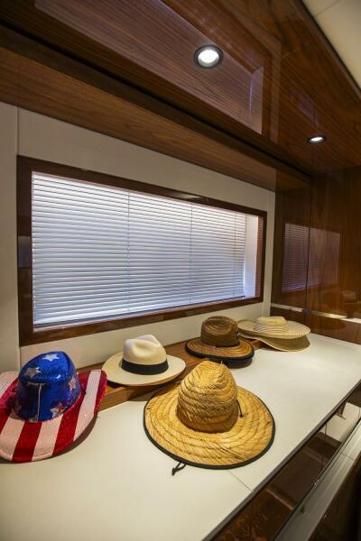 68' 2021 Sunseeker Manhattan