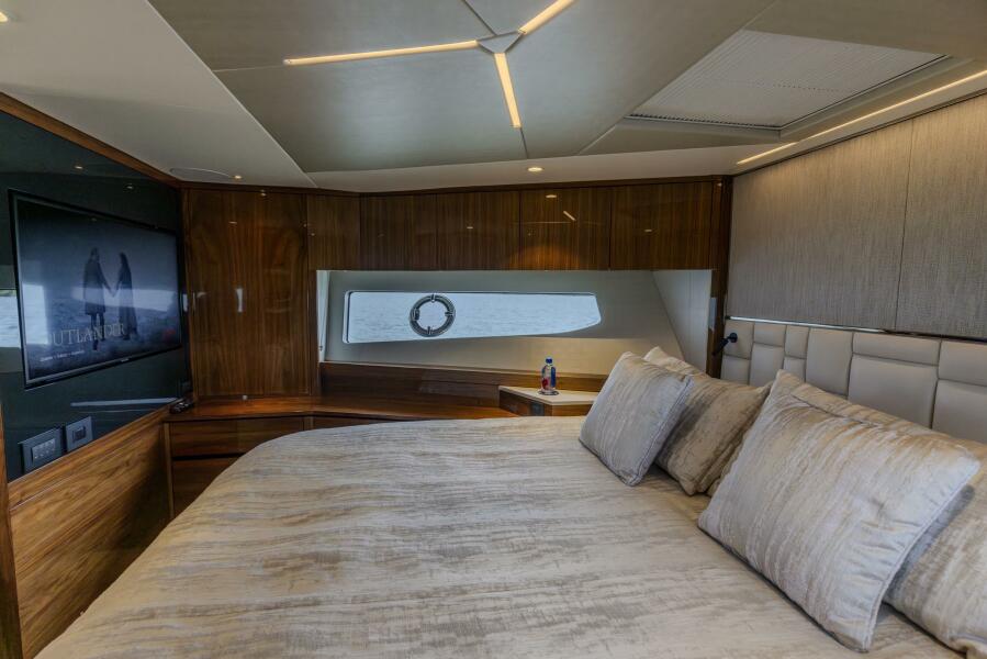 68' 2021 Sunseeker Manhattan