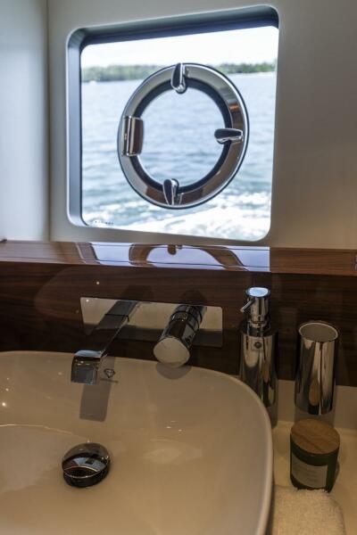 68' 2021 Sunseeker Manhattan