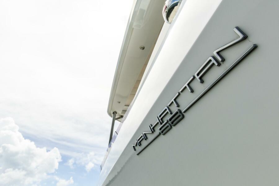 68' 2021 Sunseeker Manhattan
