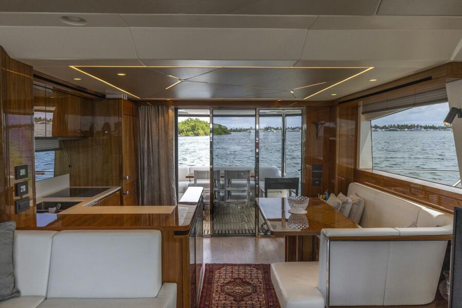 68' 2021 Sunseeker Manhattan