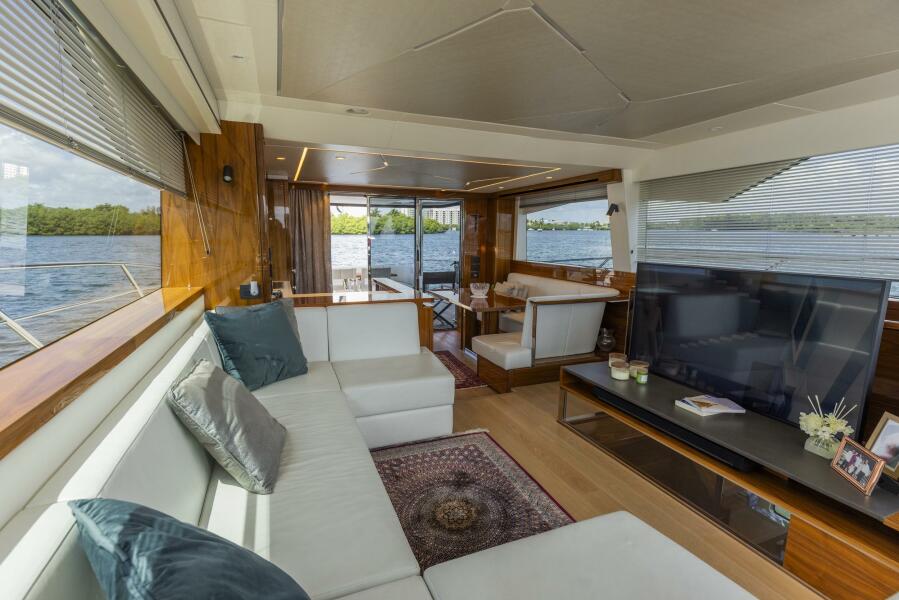 68' 2021 Sunseeker Manhattan