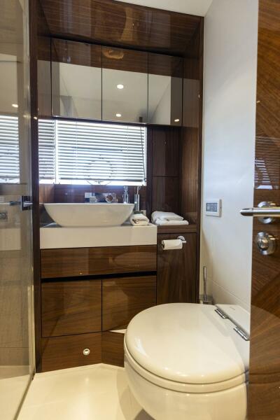 68' 2021 Sunseeker Manhattan