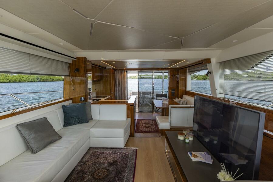 68' 2021 Sunseeker Manhattan