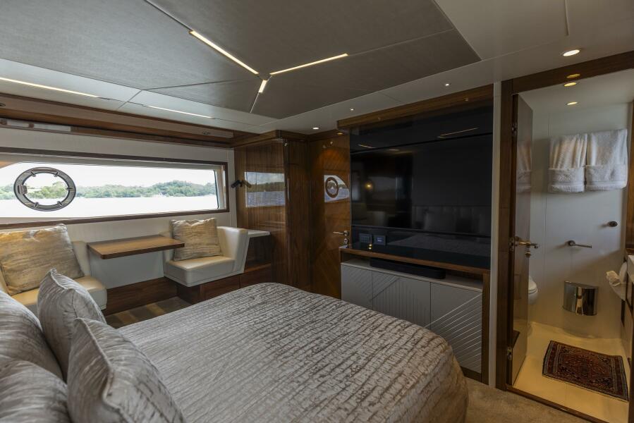 68' 2021 Sunseeker Manhattan