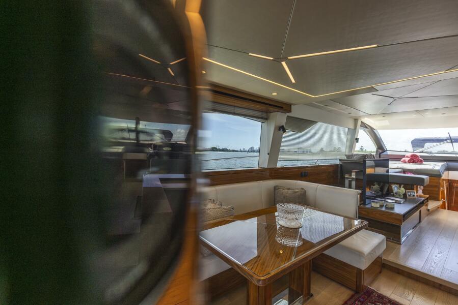 68' 2021 Sunseeker Manhattan