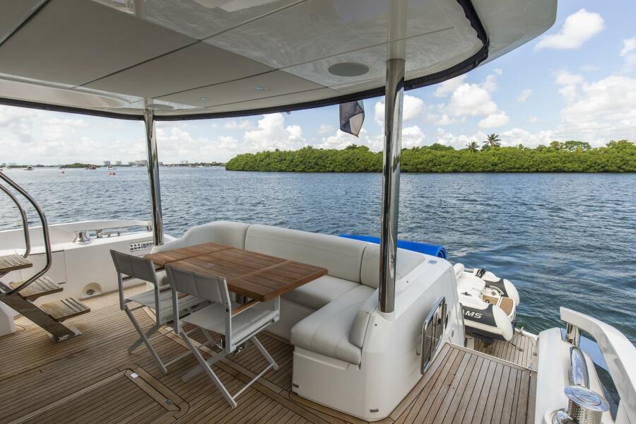 68' 2021 Sunseeker Manhattan