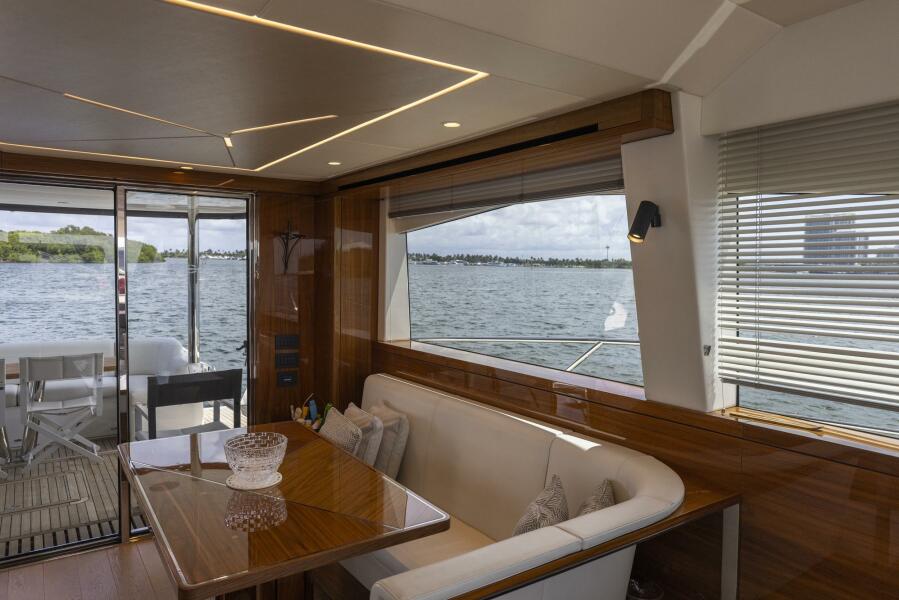 68' 2021 Sunseeker Manhattan