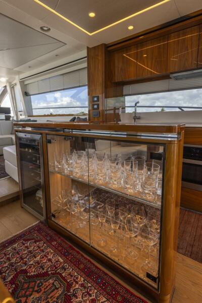 68' 2021 Sunseeker Manhattan